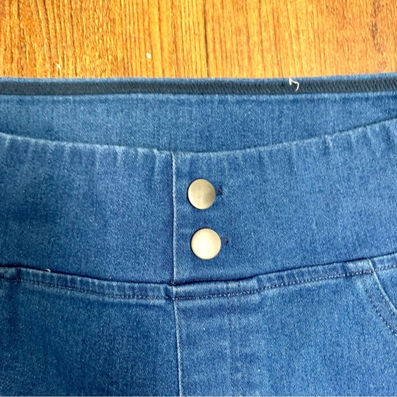 NWOT HUE Denim Leggings - Picture 7 of 12